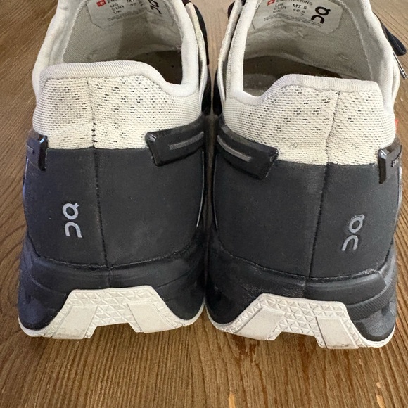 On CloudVenture trail running shoes - Picture 3 of 6